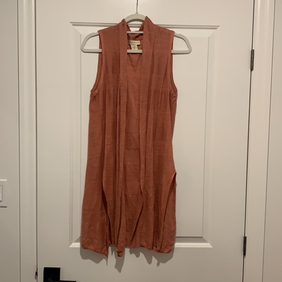 Tunic style, light weight vest - Picture 2 of 3